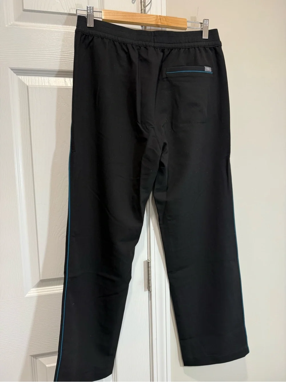 FIGS Classic Contrast Short Cambridge Pants Black M NWT Scrubs